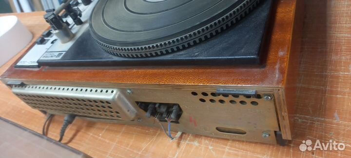 Виниловый проигрыватель