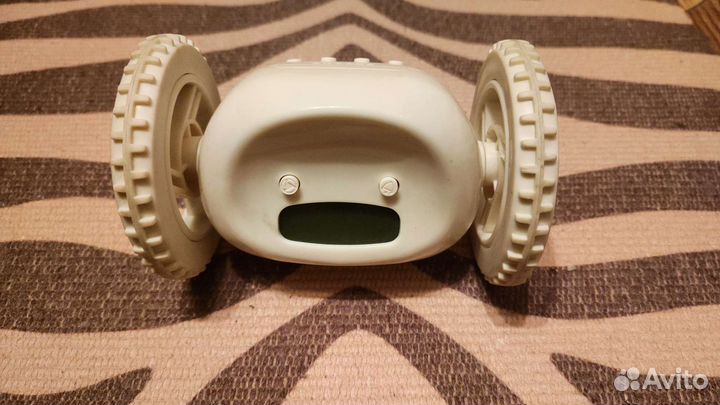 Часы, убегающий будильник