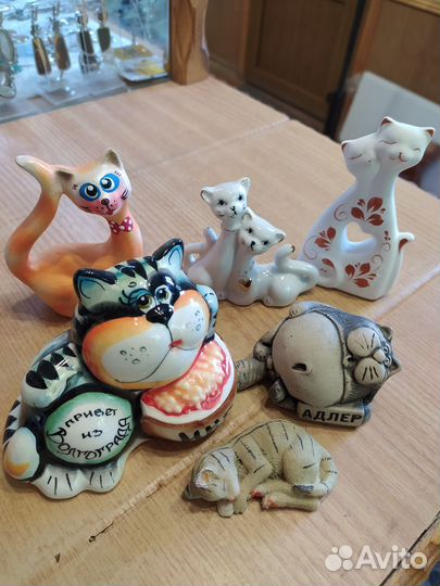 Статуэтки кошки. Фарфор, керамика, полистоун
