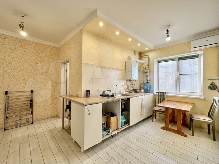 3-к. квартира, 72 м², 1/4 эт.