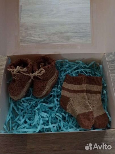 Пинетки и носочки вязаные, подарочный набор