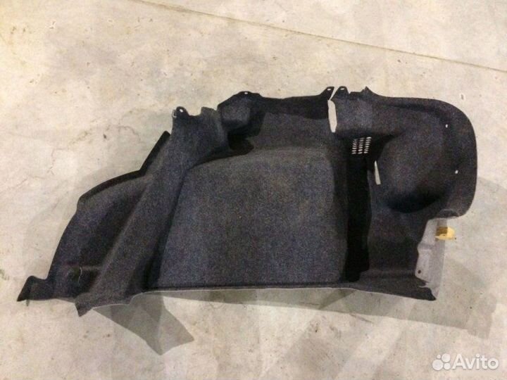 Обшивка багажника правая Volkswagen Polo