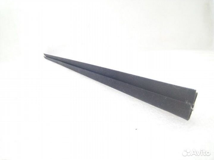 Уплотнитель стекла двери передний правый Lexus