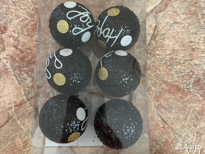 Новые елочные игрушки в коробке