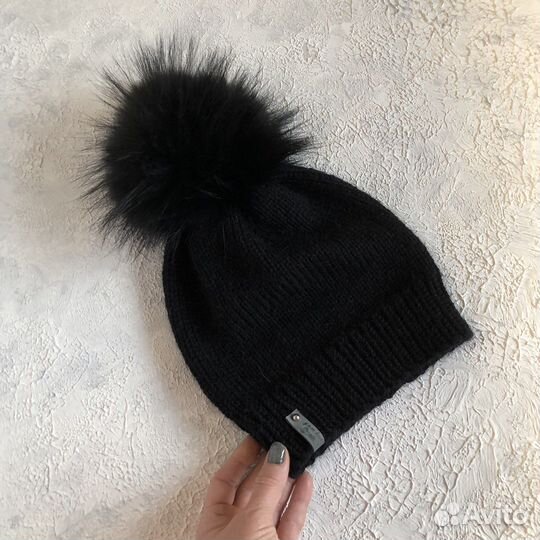 Шапочка с натуральным помпоном