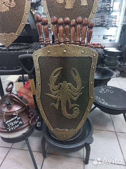 Кованый Щит под шанпура с Национальной символикой