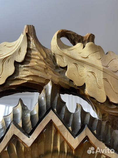 Резное панно из дерева с зеркалом