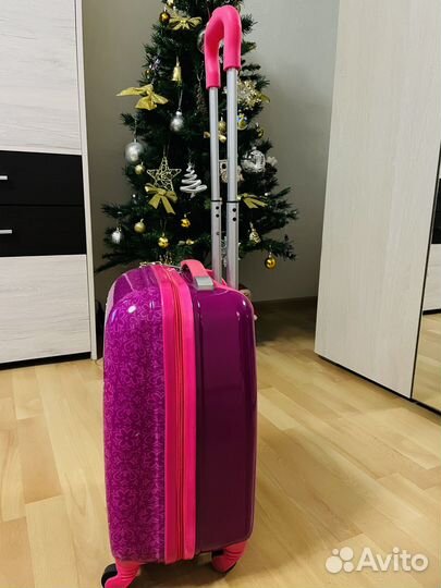 Чемодан на колесах для девочек