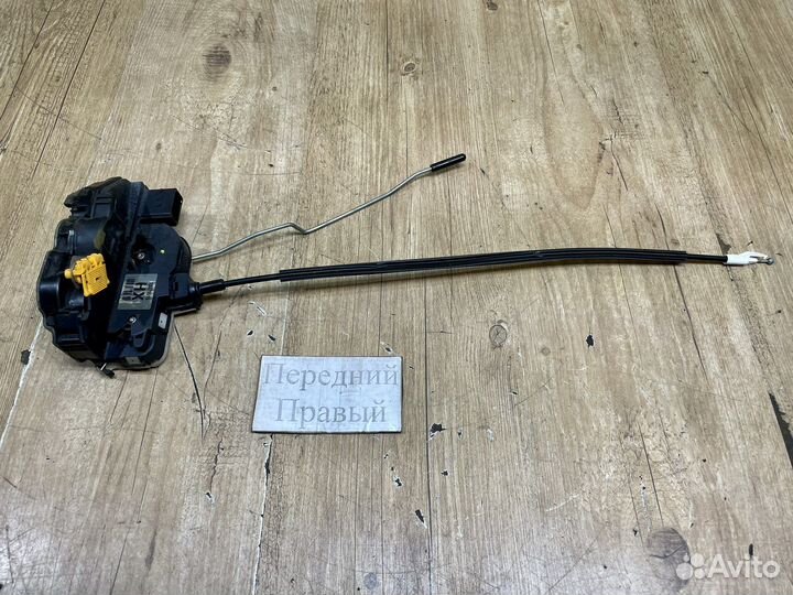 Замок двери передний правый Opel Insignia 08-17г
