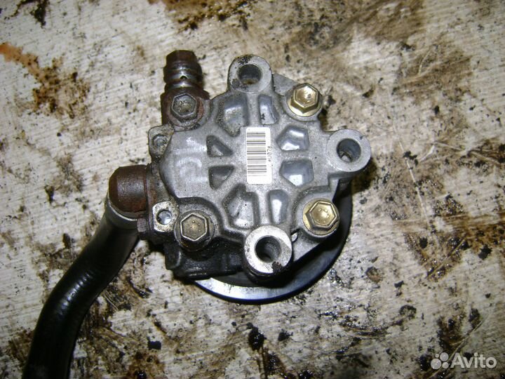 Насос гур U1G07348 Тойота Авенсис