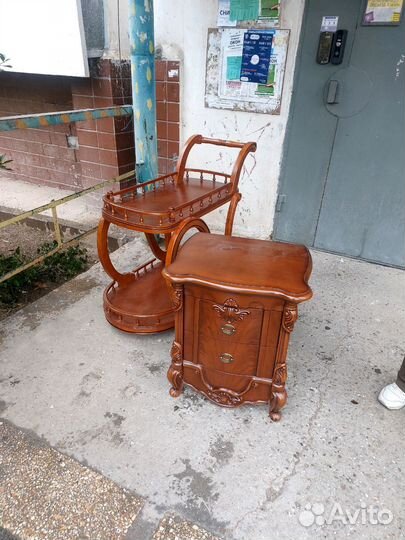 Сервировочный столик на колесиках