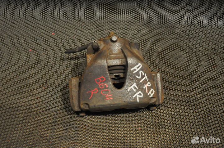 Суппорт передний правый opel Astra L48