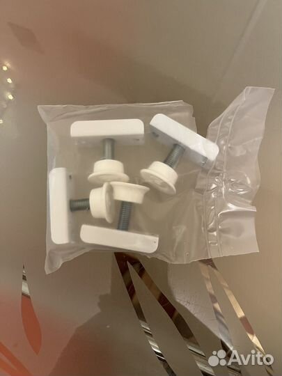 Опора регулируемая 16 мм цвет белый. (4шт)