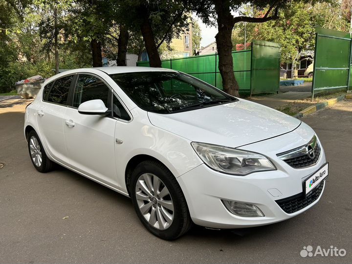 Opel Astra 1.6 AT, 2011, 200 108 км