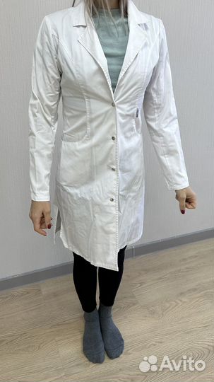 Белый медицинский халат