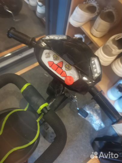 Детский велосипед с ручкой