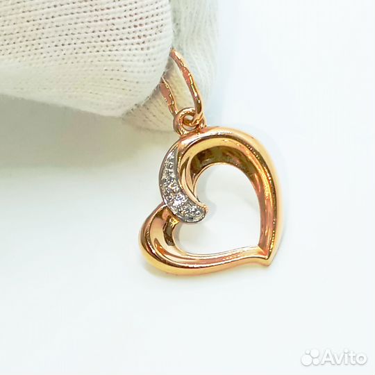 Золотая подвеска с камнем