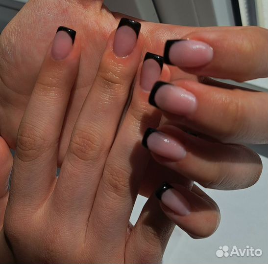 Модель на маникюр
