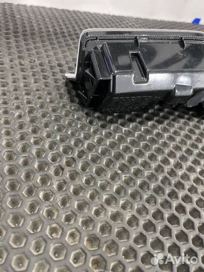 Плафон двери правой Volvo FH5 84810911