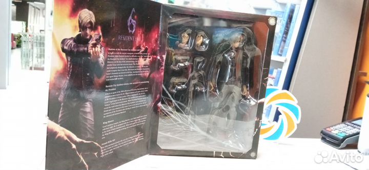Фигурка Resident Evil 6 Play Arts Kai Leon S. Kenn