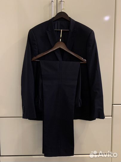 Мужской классический костюм фирмы versace