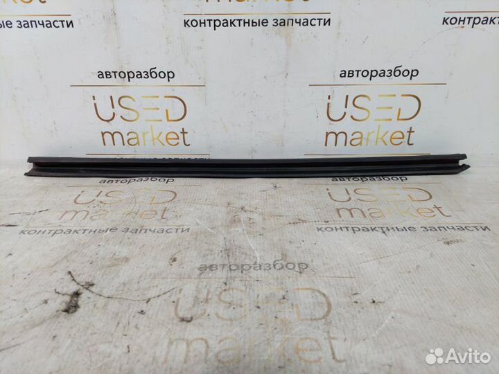 Уплотнитель стекла двери задний левый Ford Focus