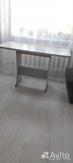 Кухонный стол