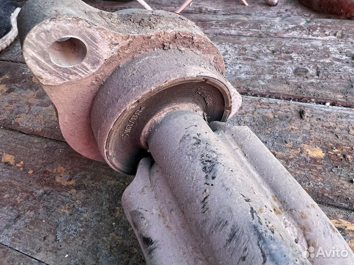 Рычаг Mercedes vito 14-й год