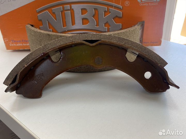 Тормозные колодки барабанные Toyota