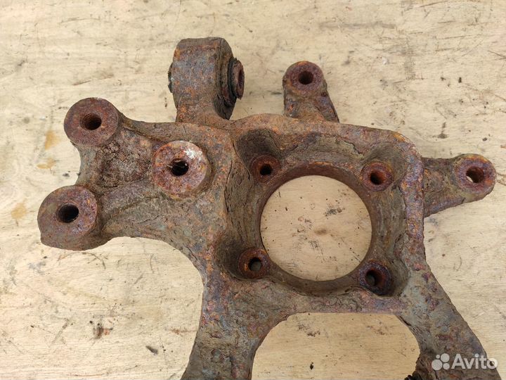 Кулак задний правый на Opel Antara Captiva