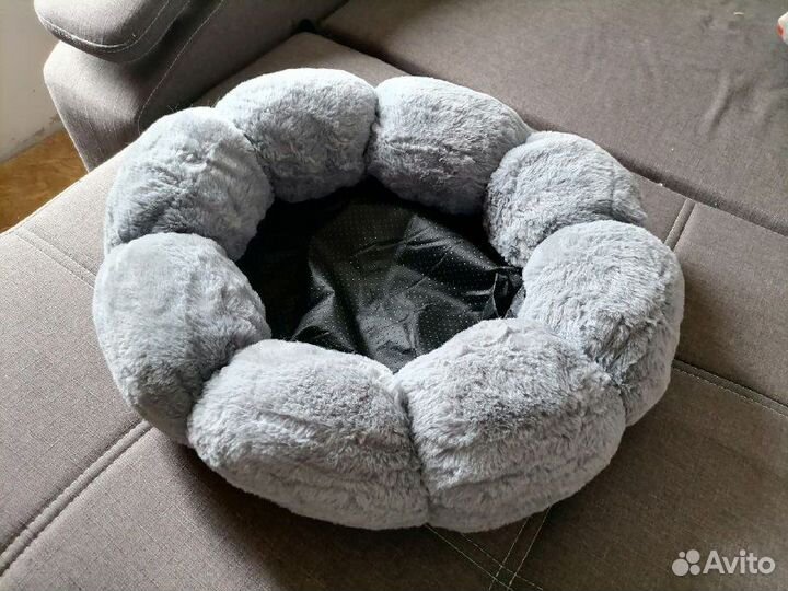 Лежанка для кошки/собаки (50x50x16). Новая