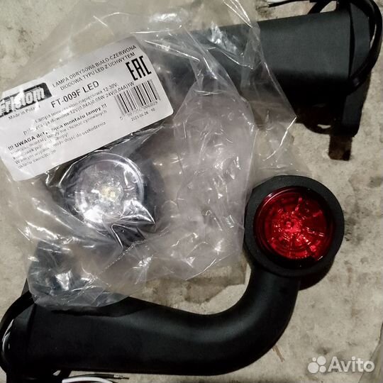 Фонарь габаритный красно-белый