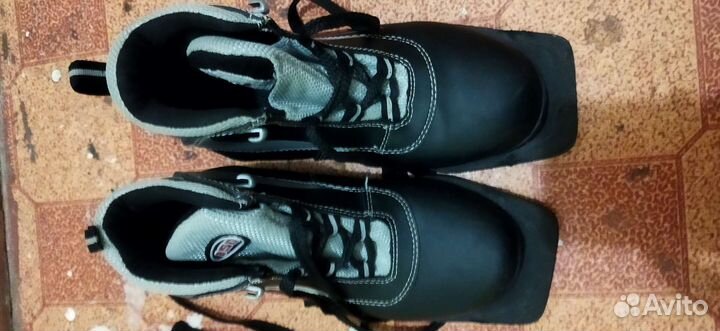 Лыжные ботинки