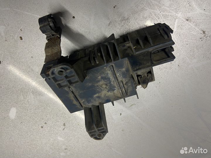 Корпус блока предохранителей Nissan Expert W11