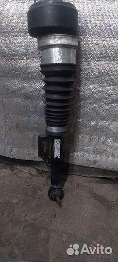 Передний амортизатор Mercedes-Benz W221 4 Matic