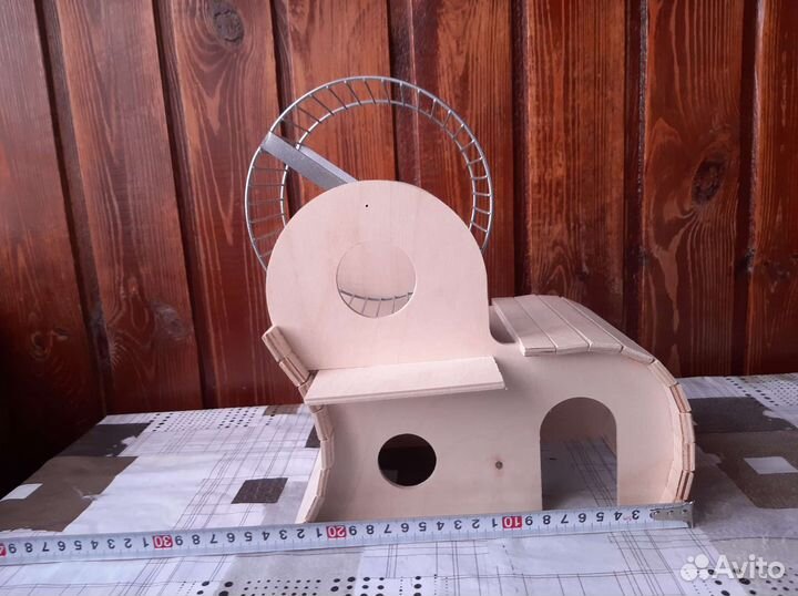 Домик с колесом для хомяка