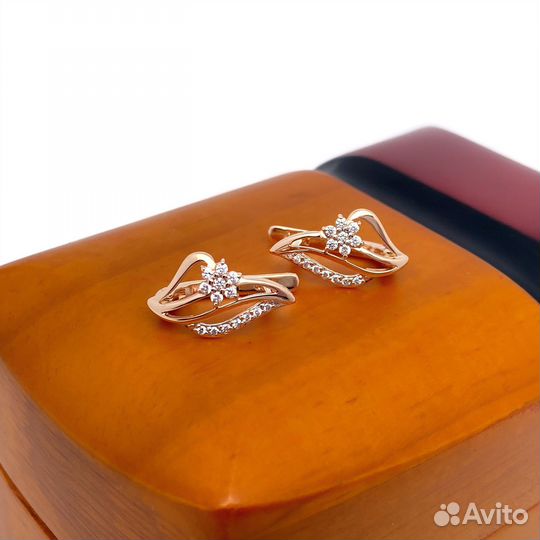 Золотые серьги с камнями 585пр. вес: 2,70гр