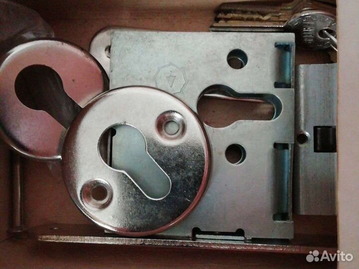 Замок врезной сувальдный