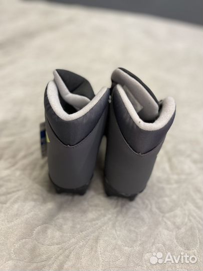 Комплект беговых лыж новый