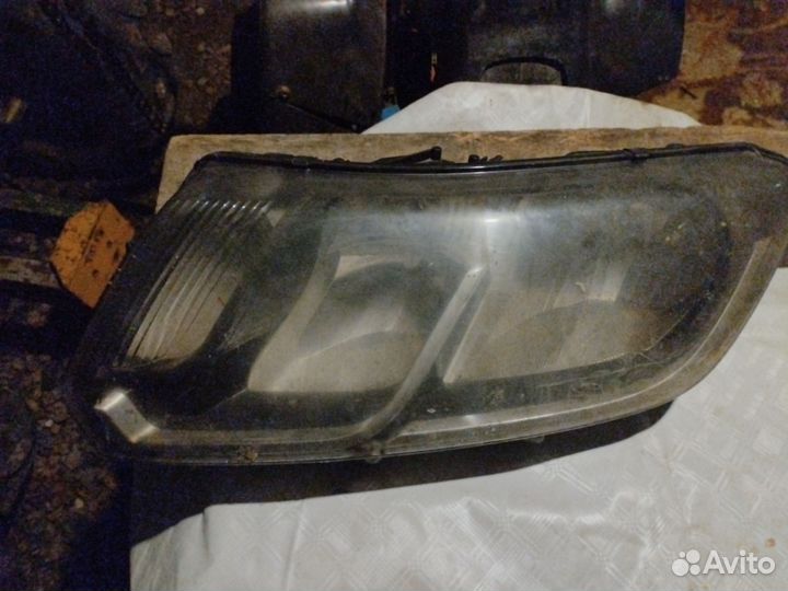 Фара левая битая Renault logan 2