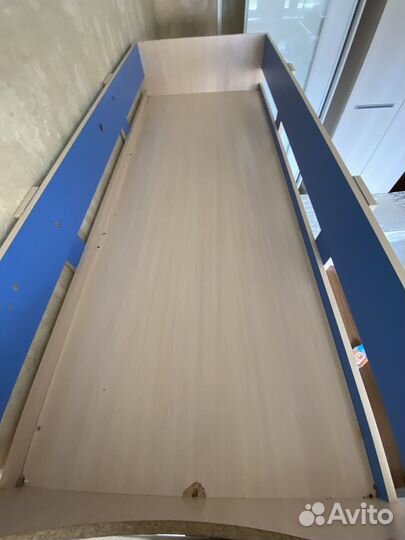 Двухярусная кровать со столом для детей