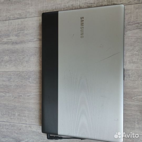 Ноутбук Samsung 17 Дюймов/500gb/Gt620m Nvidia