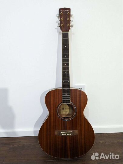 Акустическая гитара Harley Benton и чехол