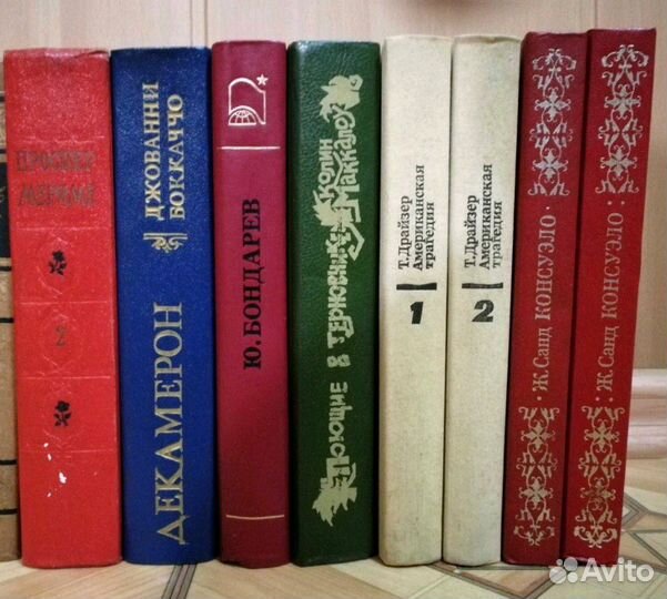 Книги разные много