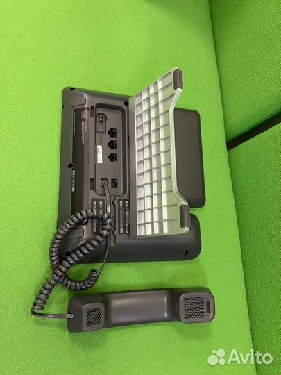 Телефон офисный настольный и конференц-телефон