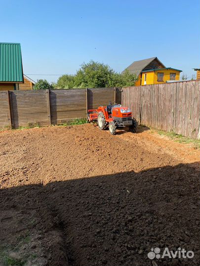 Вспашка земли мини-трактором