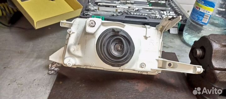 Фара передняя правая toyota ат170 и ат171