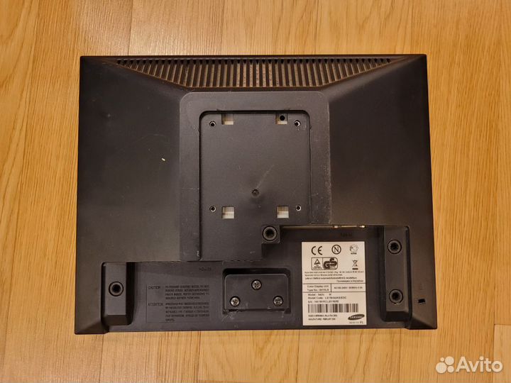 ЖК монитор 15