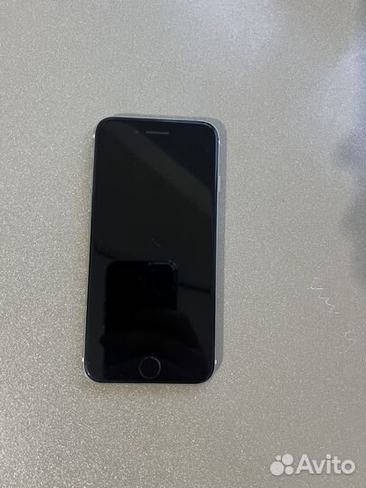 iPhone SE, 64 ГБ