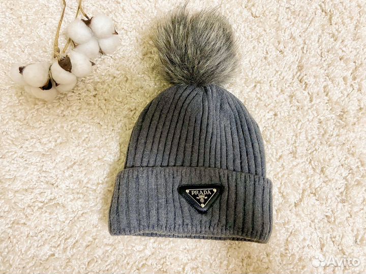 Шапка женская зимняя с меховым помпоном снуд